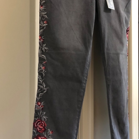 DG2 grey jeans with red roses embroidery size 10 - Picture 3 of 4